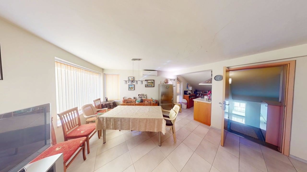 Panoramahaus auf vier Etagen mit 8 Schlafzimmern und Meerblick im Ferienort Sonnenstrand – ohne Wartungsgebühr