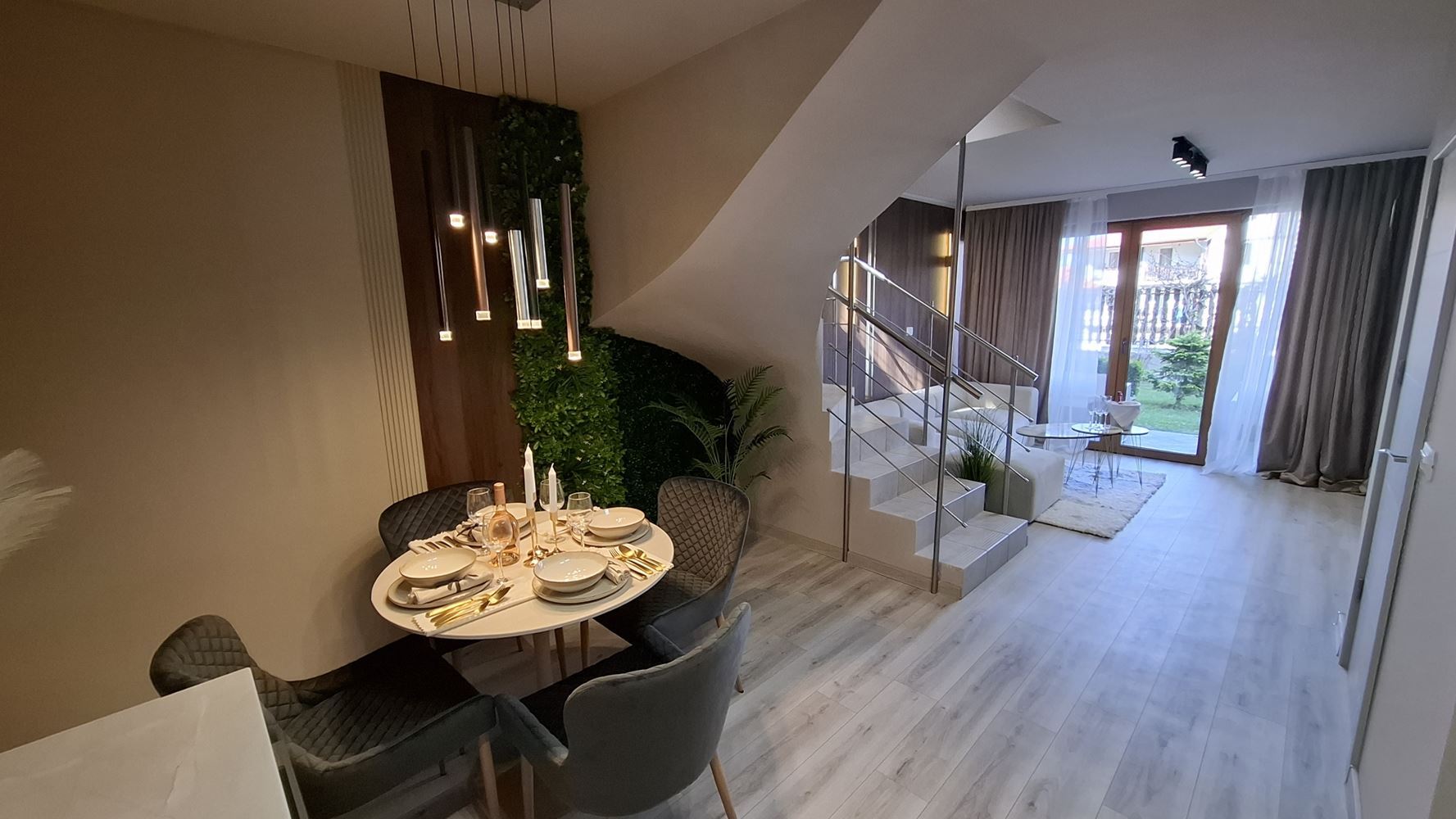 Luxuriöses dreistöckiges Townhouse nur 50 Meter vom Strand entfernt – brandneues Zuhause mit modernem Interieur und höchstem Komfort