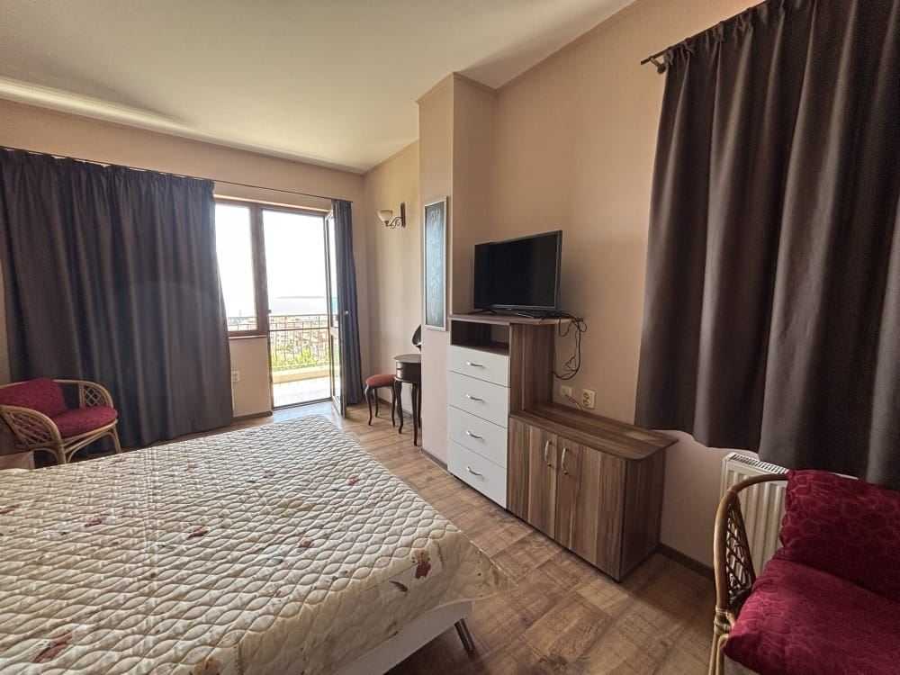 Freistehendes Haus mit Panoramablick auf das Meer und eigenem Garten in Sveti Vlas