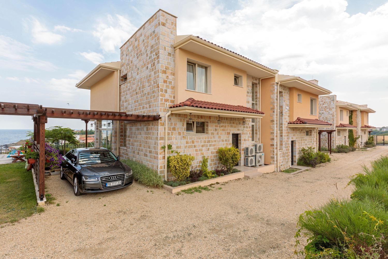 Prestige-Meereshäuschen mit Pool in Lozenets – Luxus, Ruhe und inspirierende Aussichten