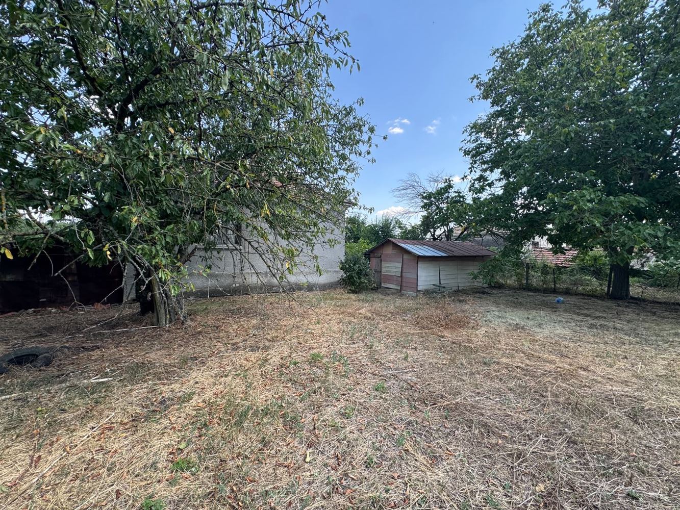 Einstöckiges Haus mit großem Grundstück und Garage im Dorf Smolnik, Region Burgas – Ruhe und die Möglichkeit für ein neues Zuhause