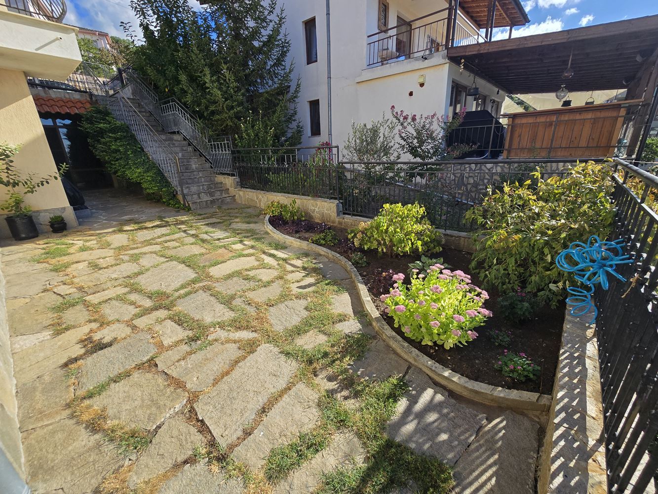 Freistehendes Haus mit Panoramablick auf das Meer und eigenem Garten in Sveti Vlas