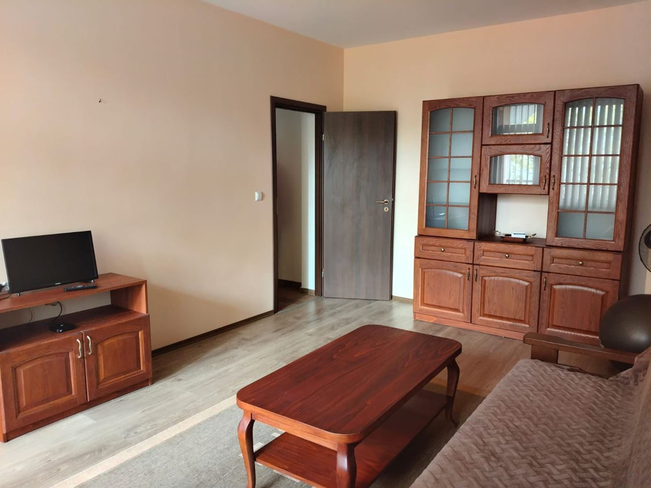 Geräumiges dreistöckiges Einfamilienhaus im Zentrum von Ravda – Komfort, Prestige und vollständige Unabhängigkeit