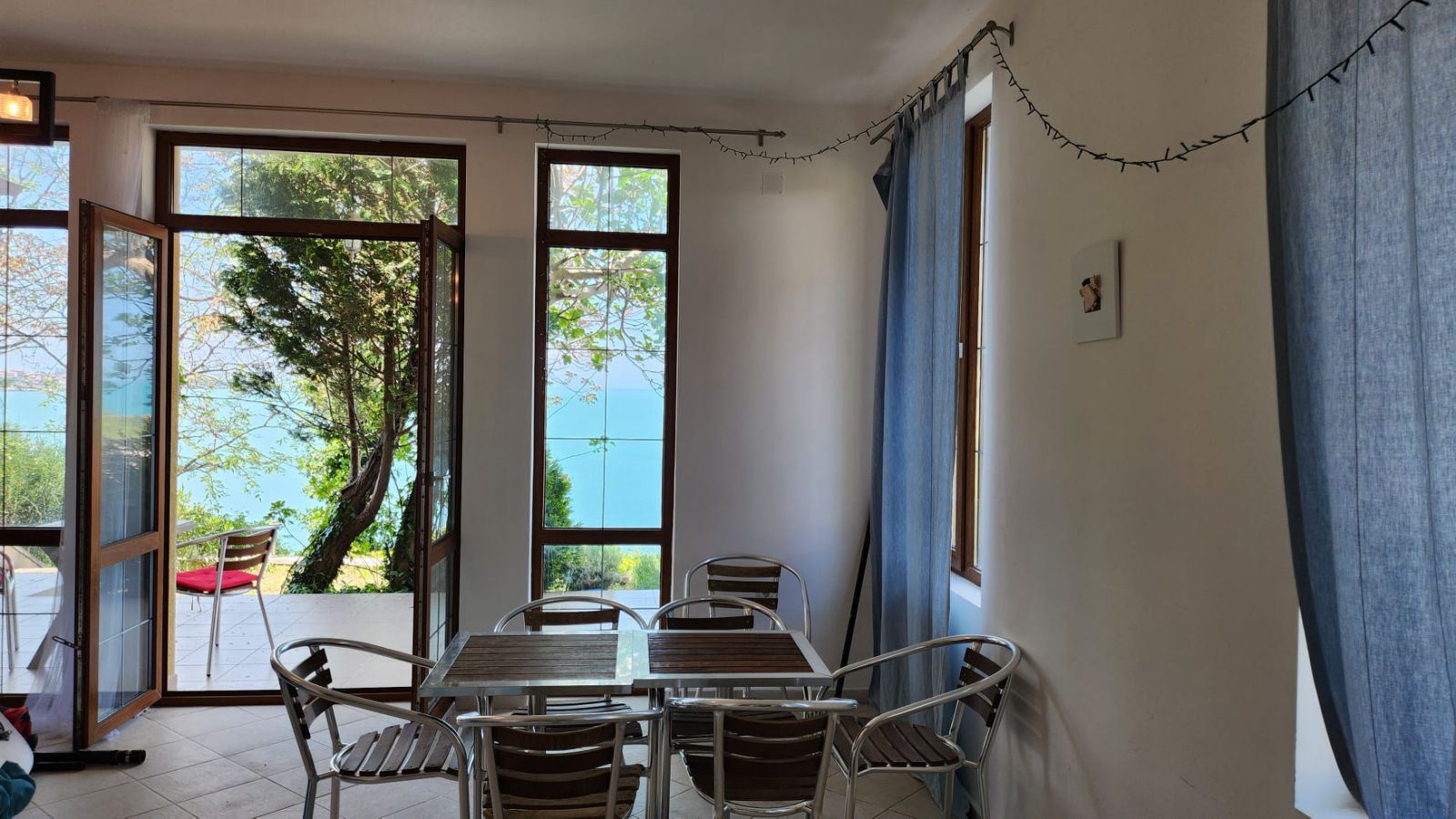 Wunderschönes dreistöckiges Haus in erster Meereslinie in Sosopol mit Panoramablick auf die Paradiesbucht