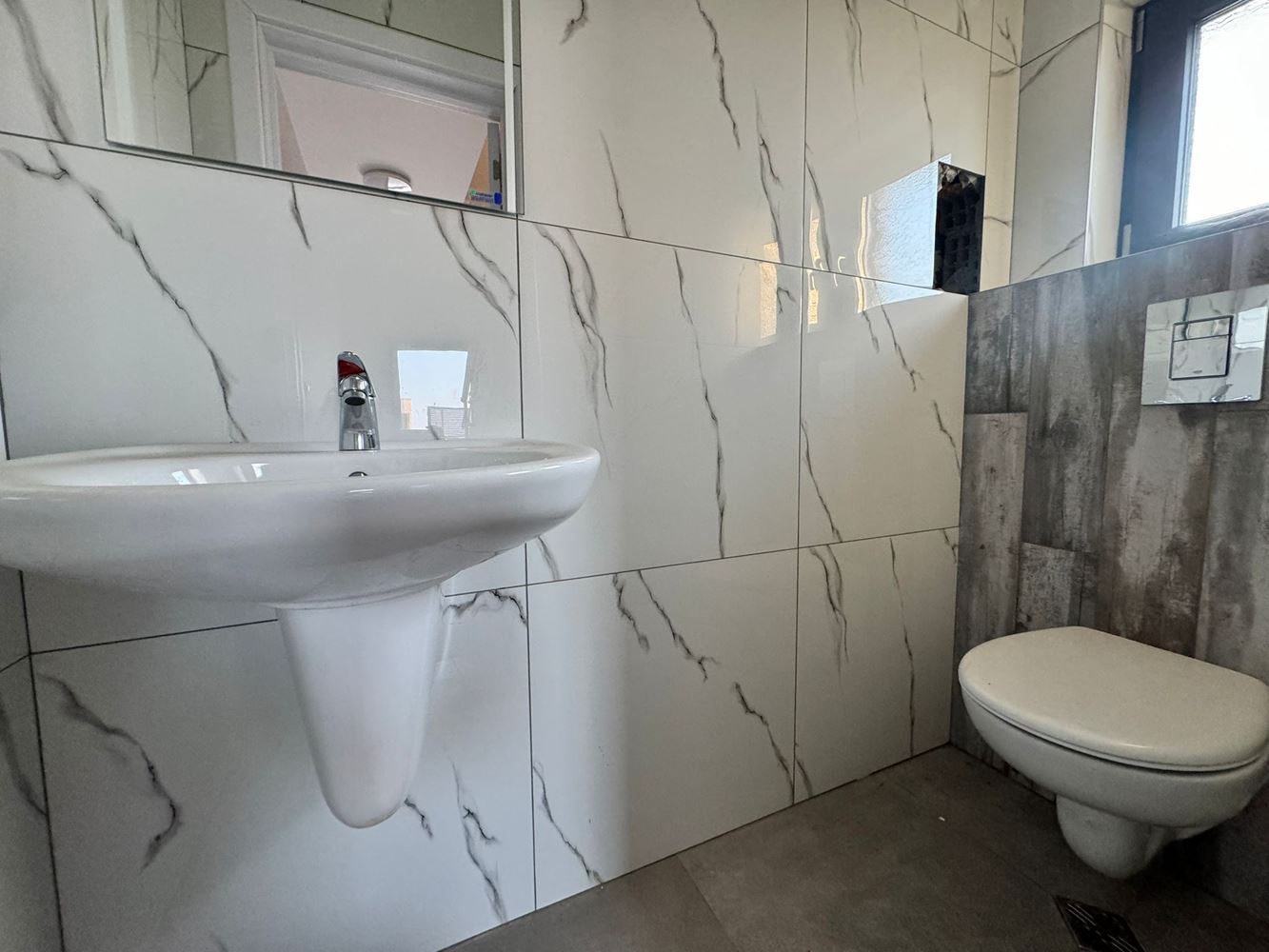 Modernes zweistöckiges Haus mit Garten in einem Luxuskomplex zwischen Pomorie und Sarafovo – Stil, Raum und Natur