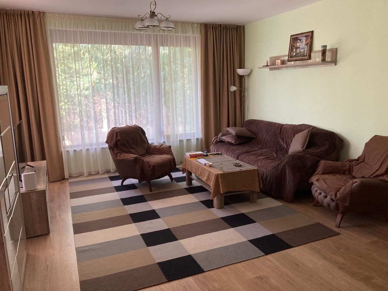 Geräumiges dreistöckiges Einfamilienhaus im Zentrum von Ravda – Komfort, Prestige und vollständige Unabhängigkeit