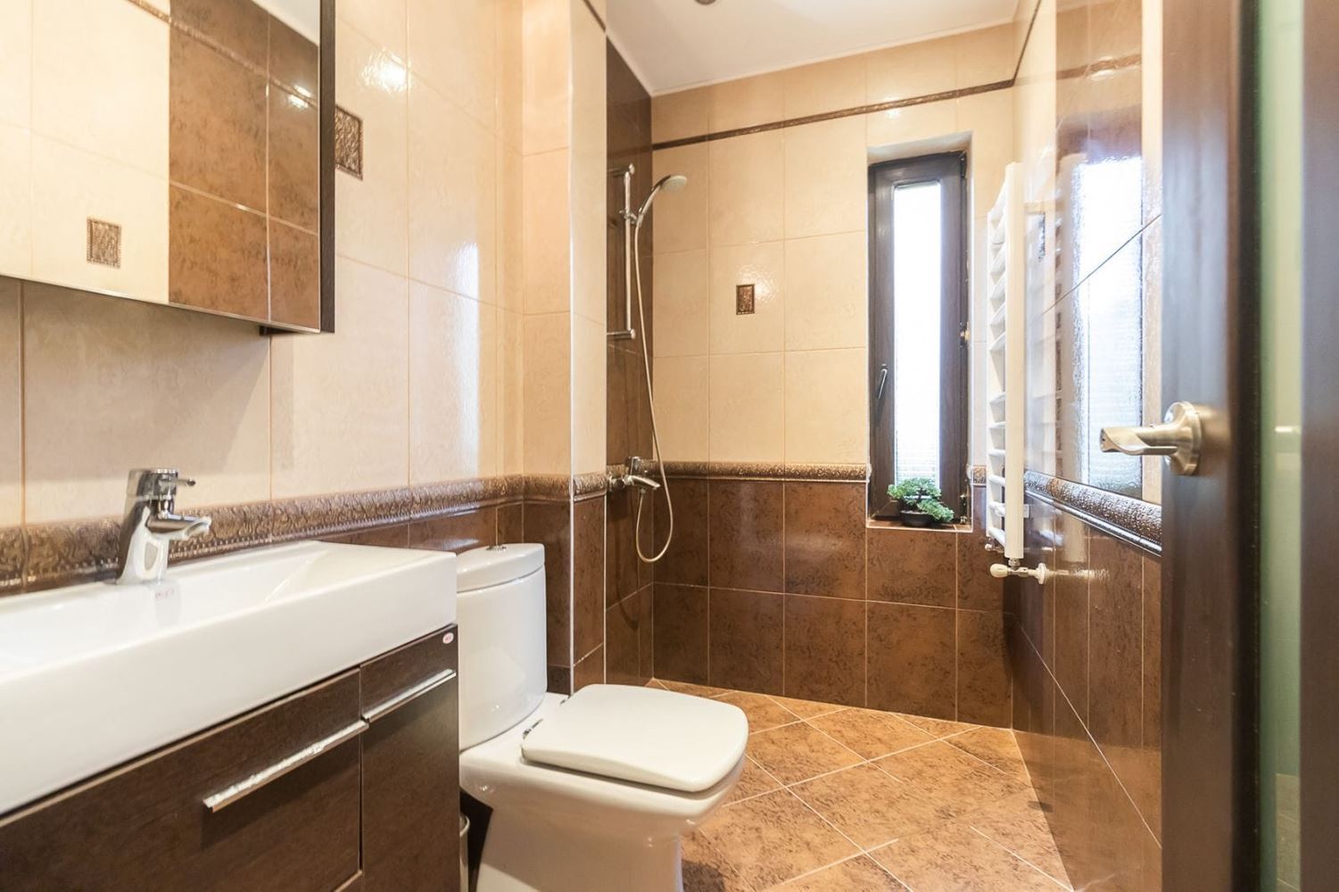 Luxuriöses Haus mit Swimmingpool, großzügigem Garten und beeindruckender Ausstattung in Varna