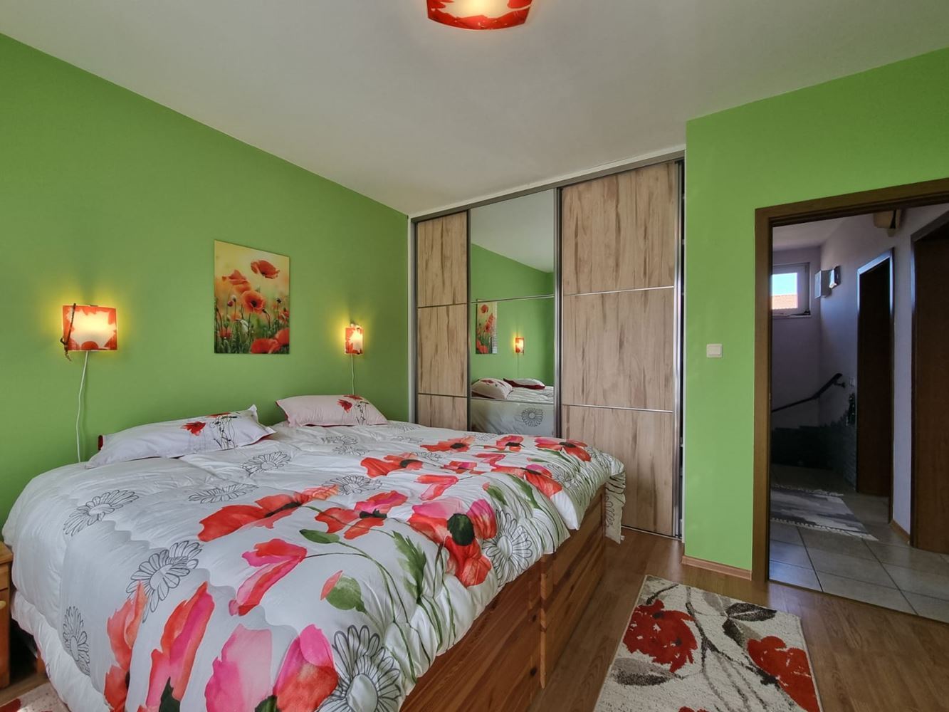 Wunderschönes zweistöckiges Haus mit Garten, Garage und moderner Heizung in Kosharitsa