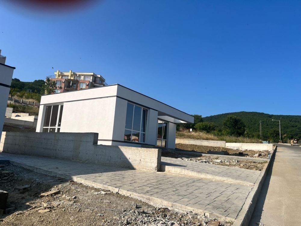 Bezugsfertiges einstöckiges Haus mit großem Grundstück und Meerblick in Sveti Vlas – ohne Wartungsgebühr