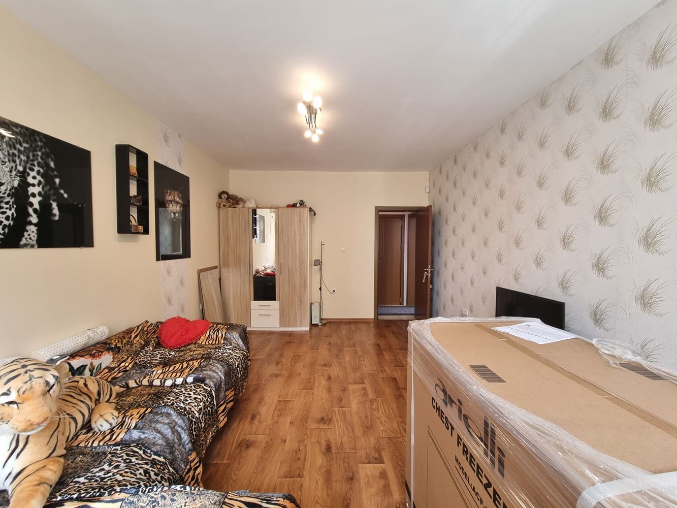 Wunderschönes zweistöckiges Haus mit Garten, Garage und moderner Heizung in Kosharitsa
