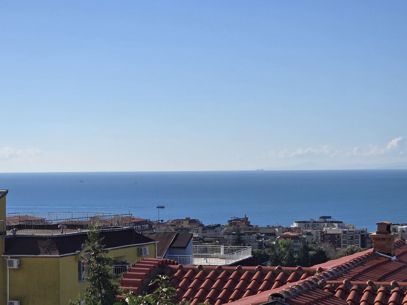 Freistehendes Haus mit Panoramablick auf das Meer und eigenem Garten in Sveti Vlas