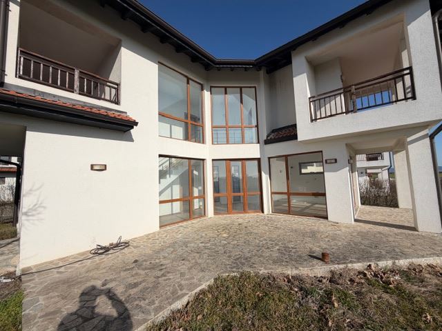 Luxuriöses zweistöckiges Haus mit Meerblick in Aheloy