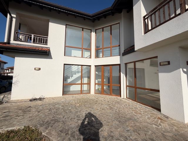 Luxuriöses zweistöckiges Haus mit Meerblick in Aheloy