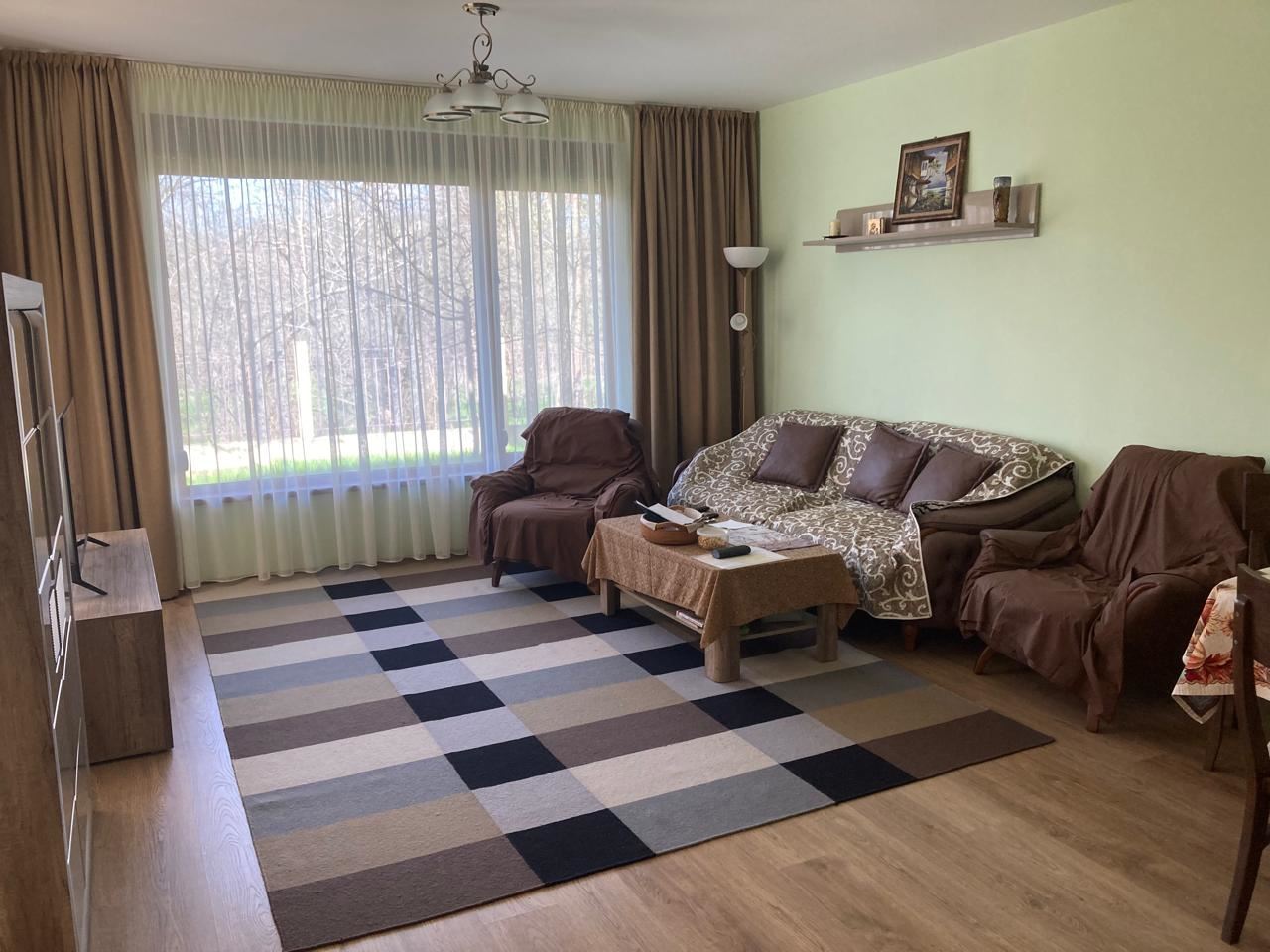 Geräumiges dreistöckiges Einfamilienhaus im Zentrum von Ravda – Komfort, Prestige und vollständige Unabhängigkeit