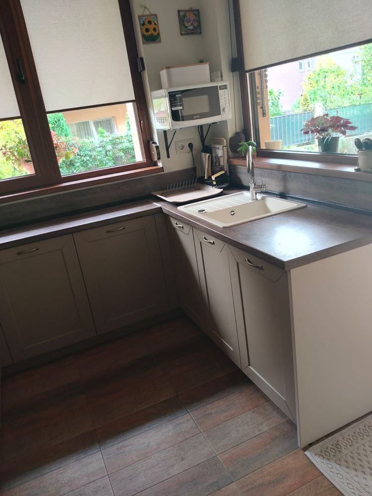 Geräumiges dreistöckiges Einfamilienhaus im Zentrum von Ravda – Komfort, Prestige und vollständige Unabhängigkeit