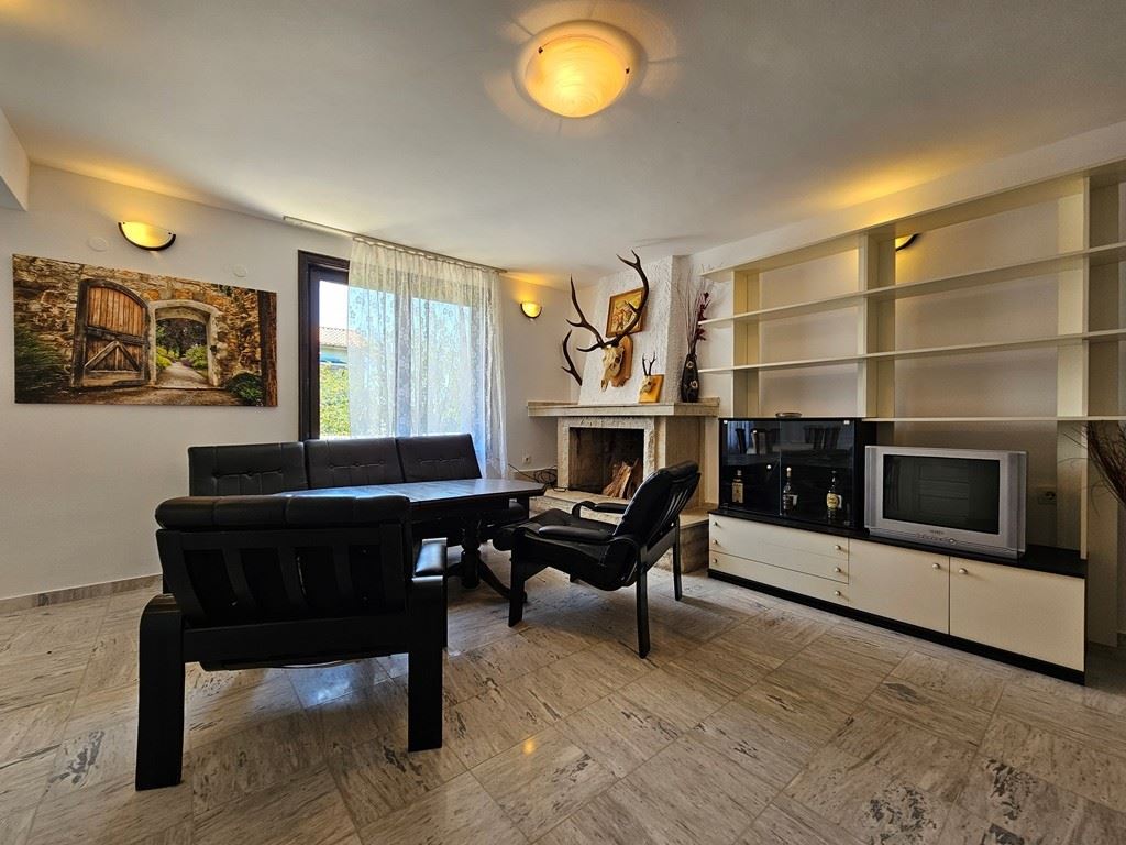 Geräumiges Einfamilienhaus mit Panoramablick in Kosharitsa