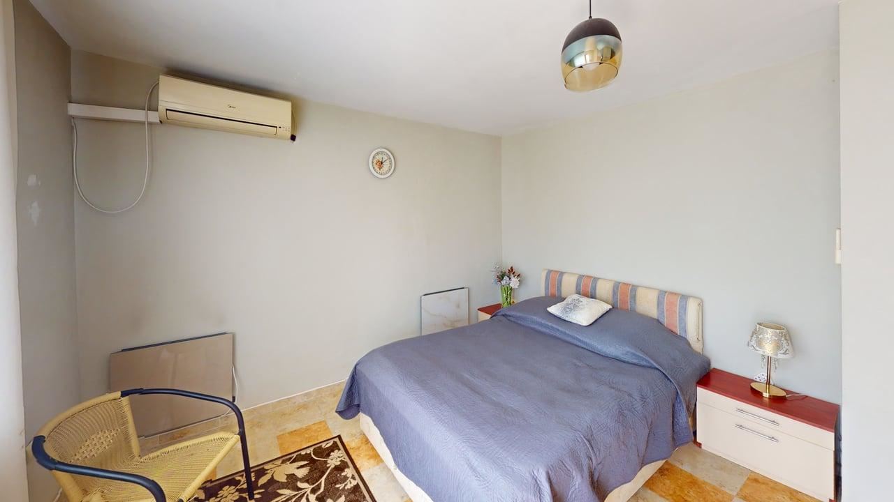 Zweigeschossiges Haus im Dorf Poroy – Ruhe, Raum und Komfort in Meeresnähe