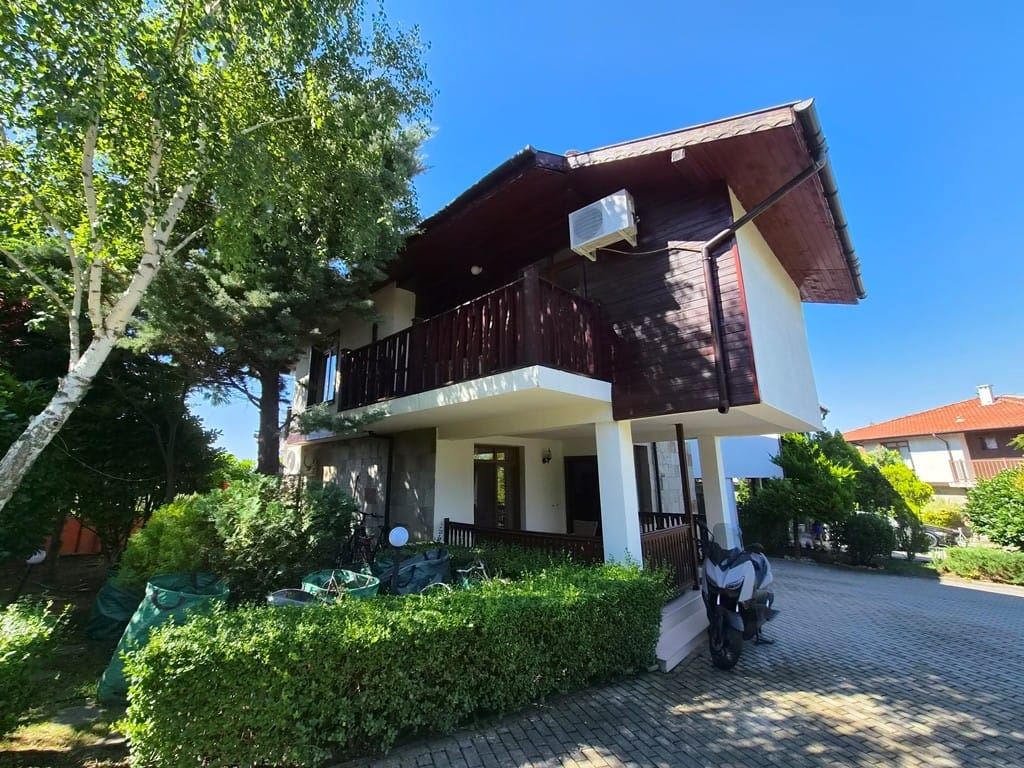 Geräumiges Townhouse in einer Boutique-Wohnanlage – vollständig möbliert, nahe am Meer und mit niedrigen Betriebskosten