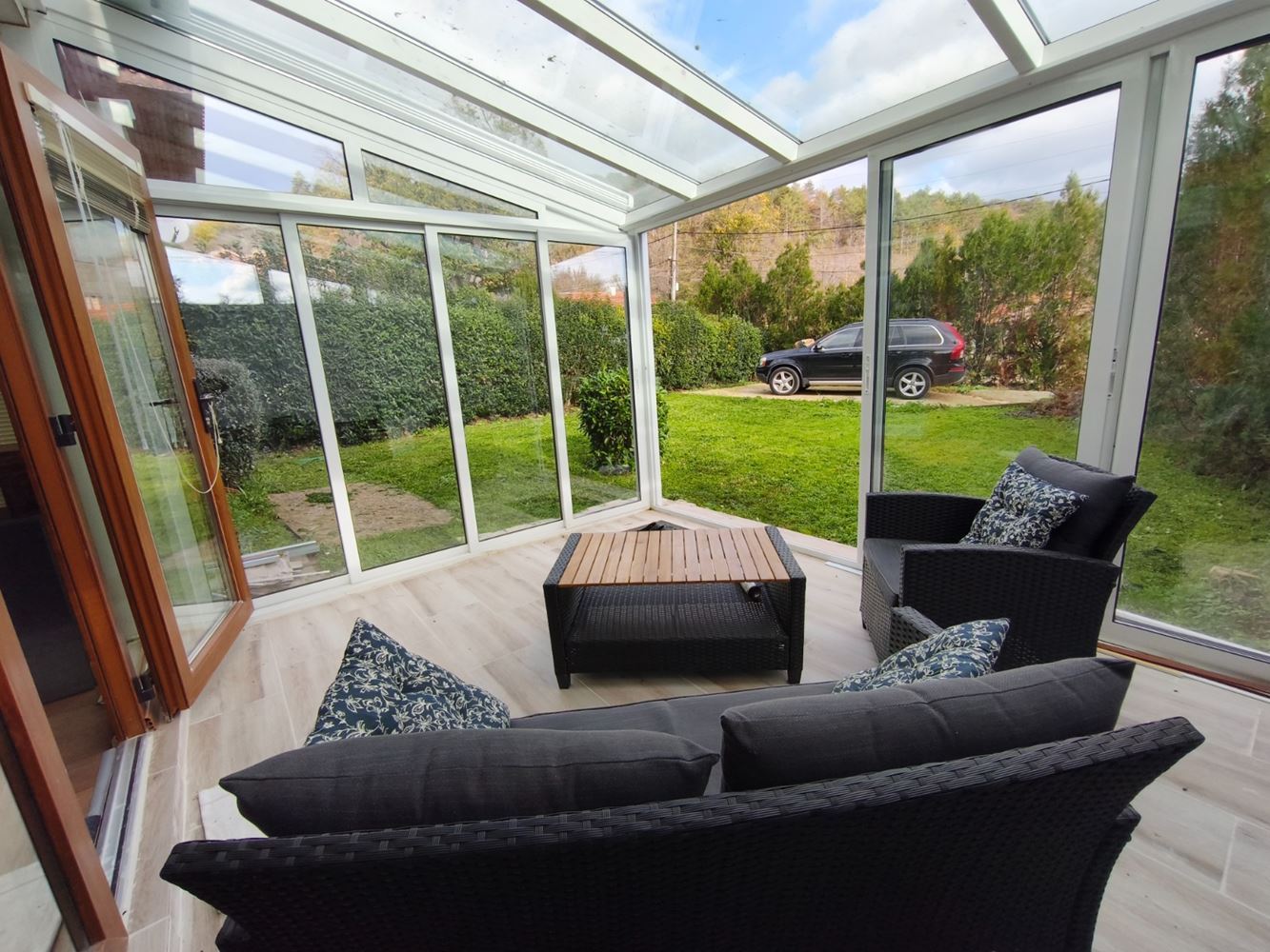 Zweistöckiges Einfamilienhaus im Dorf Goritsa – komplett renoviertes Zuhause mit Garten und wunderschöner Veranda