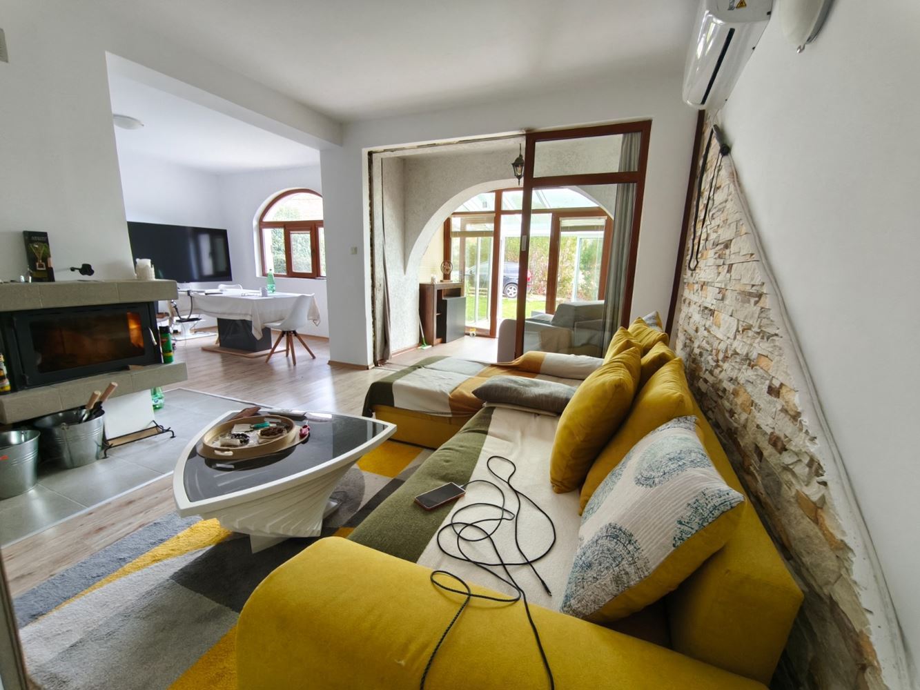 Zweistöckiges Einfamilienhaus im Dorf Goritsa – komplett renoviertes Zuhause mit Garten und wunderschöner Veranda