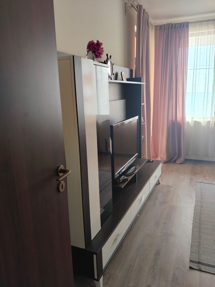 Geräumiges dreistöckiges Einfamilienhaus im Zentrum von Ravda – Komfort, Prestige und vollständige Unabhängigkeit