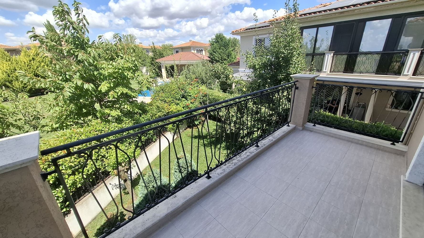 Luxuriöses zweistöckiges Haus in einer prestigeträchtigen Anlage in Pomorie
