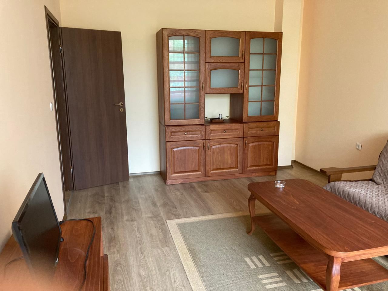 Geräumiges dreistöckiges Einfamilienhaus im Zentrum von Ravda – Komfort, Prestige und vollständige Unabhängigkeit