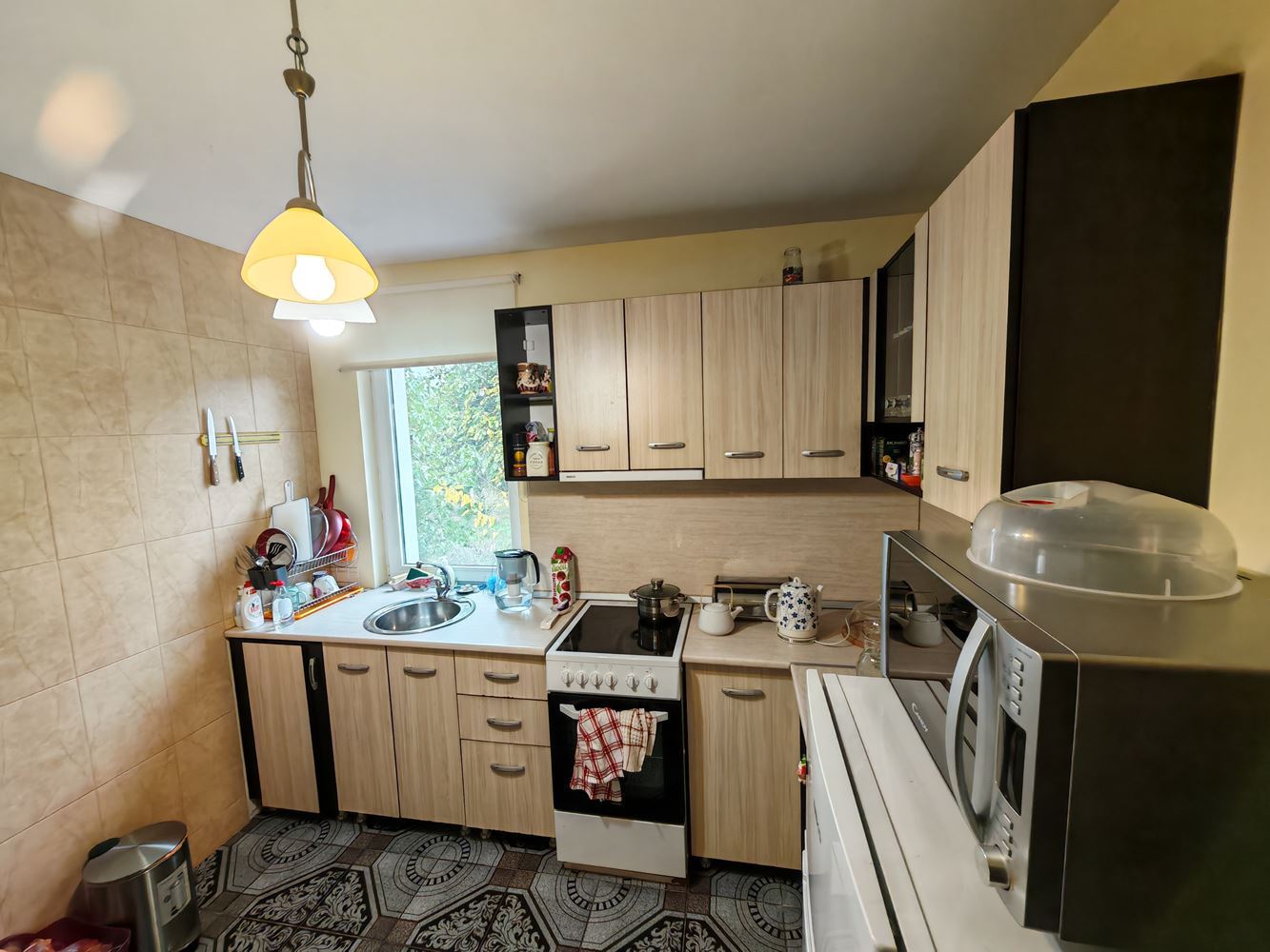 Freistehendes zweistöckiges Haus mit großem Garten und Weinberg im Dorf Poroy – Raum, Komfort und Ruhe