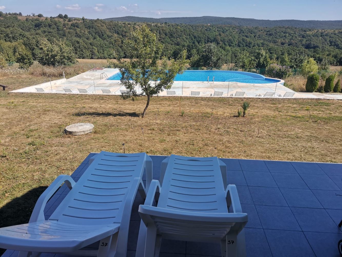 Geräumiges Einfamilienhaus mit Panoramablick in einem Öko-Komplex im Balkan-Gebirge