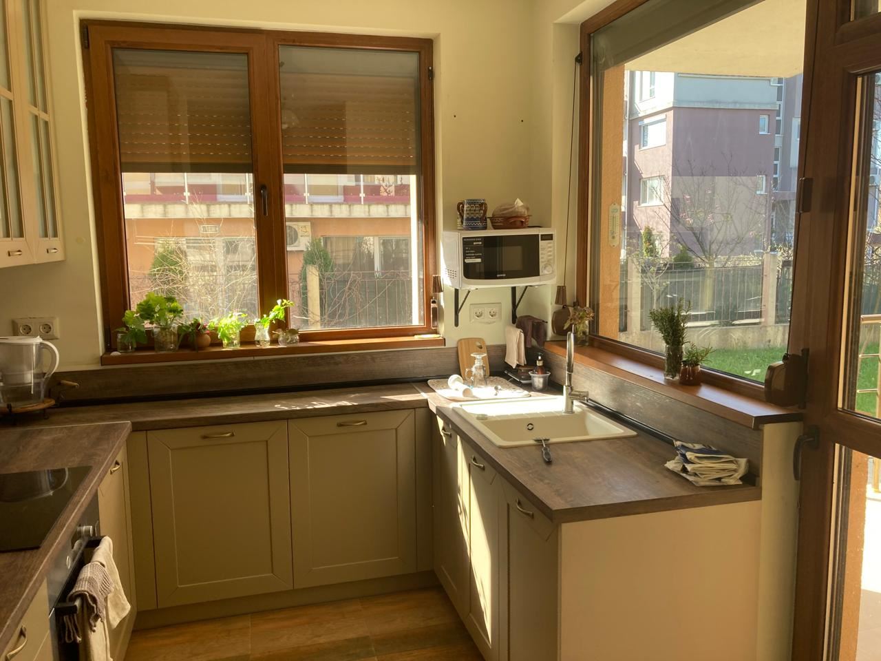 Geräumiges dreistöckiges Einfamilienhaus im Zentrum von Ravda – Komfort, Prestige und vollständige Unabhängigkeit