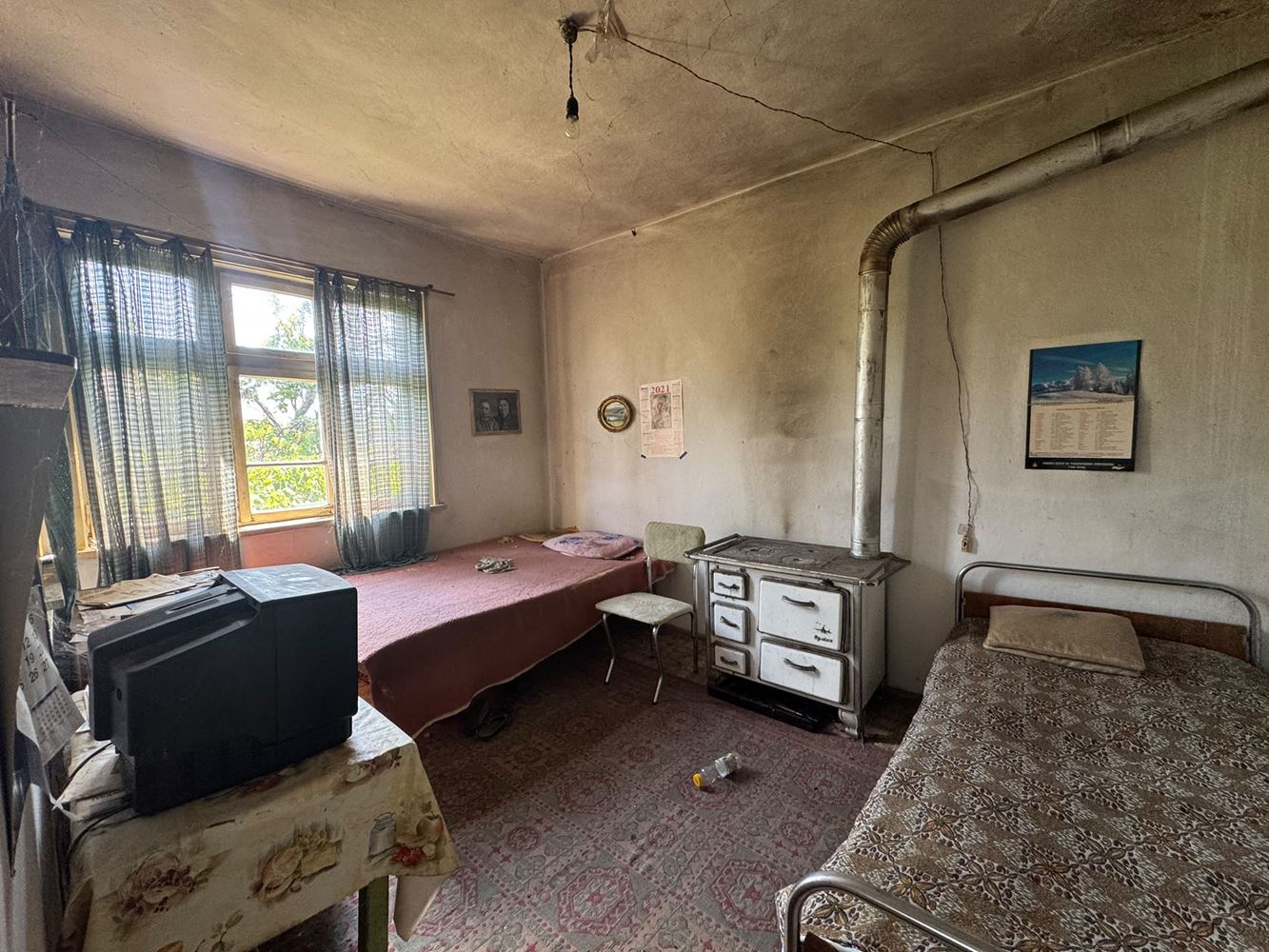 Einstöckiges Haus mit großem Grundstück und Garage im Dorf Smolnik, Region Burgas – Ruhe und die Möglichkeit für ein neues Zuhause
