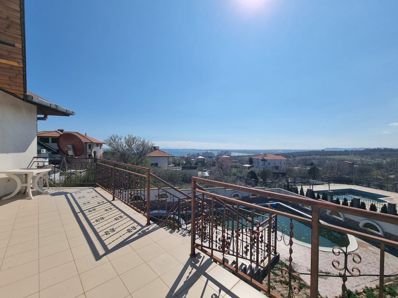 Luxuriöses Haus mit Pool und Meerblick in Sveti Vlas – nur 1 km vom Strand entfernt