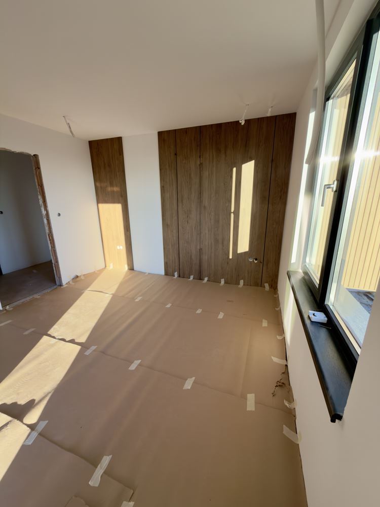 Zweigeschossiges modernes Haus in einer geschlossenen Anlage nahe Sonnenstrand – Öko-Umgebung, Raum und Luxus