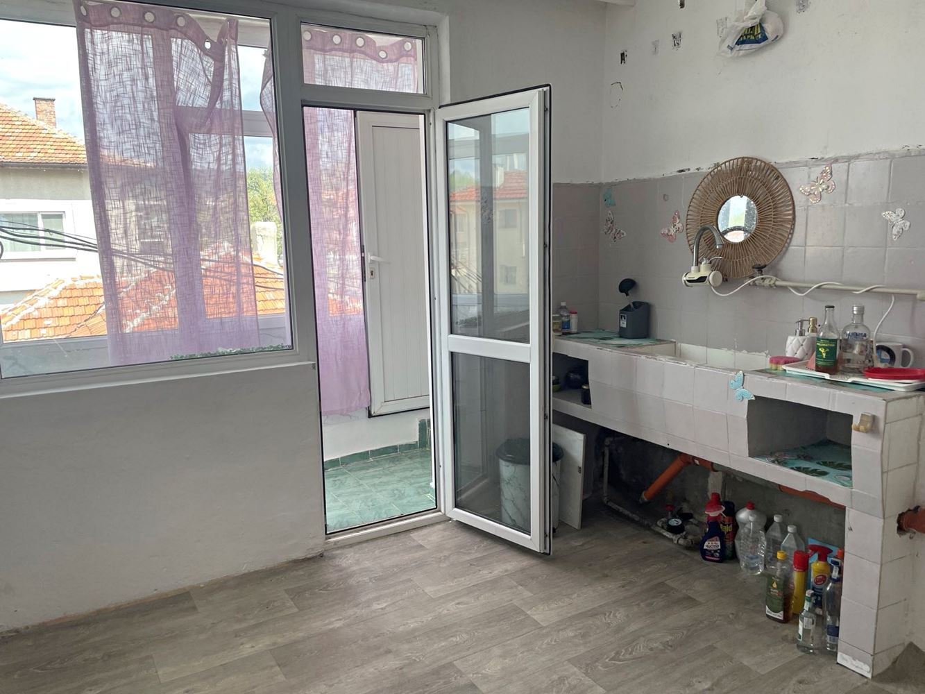 Eigenständiger Teil eines Hauses mit Hof in Burgas – Banevo, Großzügigkeit, Funktionalität und hervorragende Lage nahe den Mineralbädern