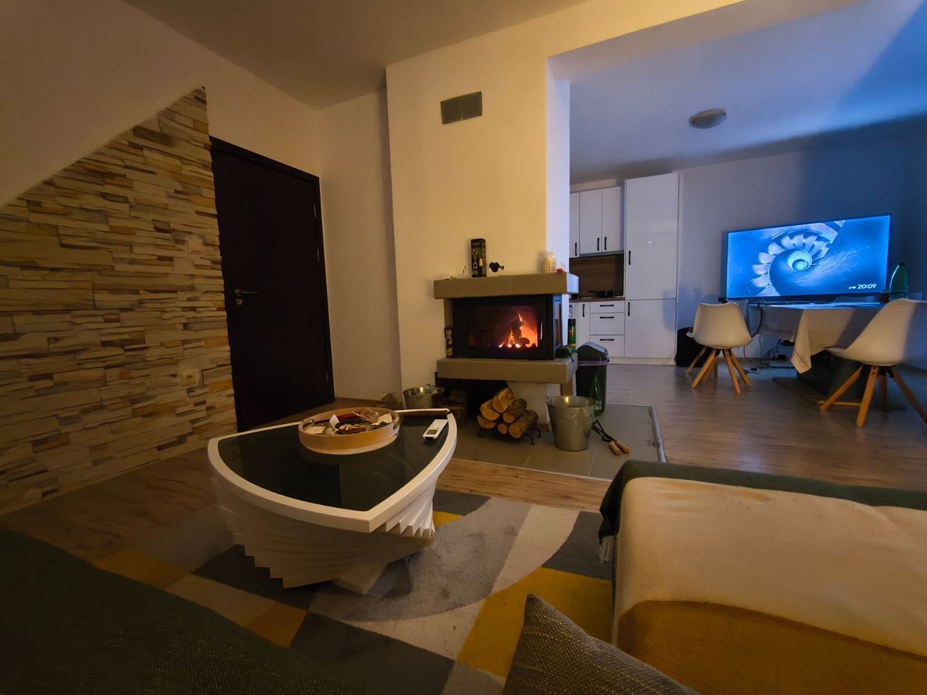 Zweistöckiges Einfamilienhaus im Dorf Goritsa – komplett renoviertes Zuhause mit Garten und wunderschöner Veranda