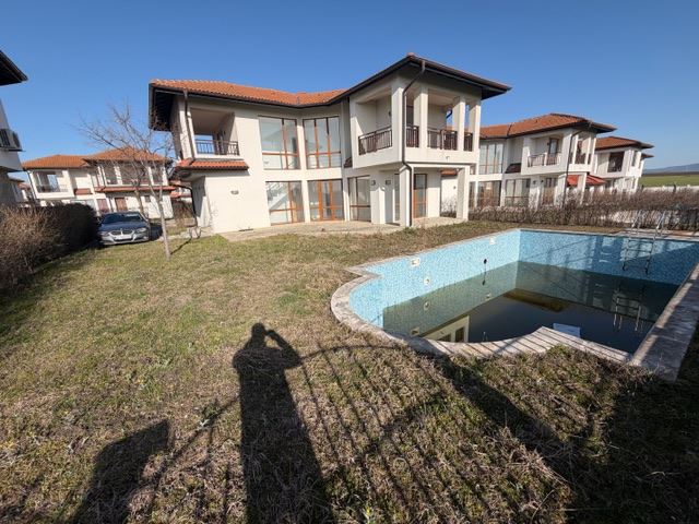 Luxuriöses zweistöckiges Haus mit Meerblick in Aheloy
