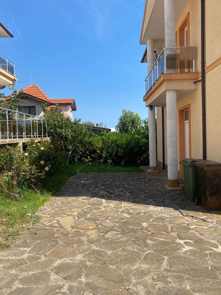 Freistehendes zweistöckiges Haus in Kableshkovo – vollständig möbliert und bezugsfertig