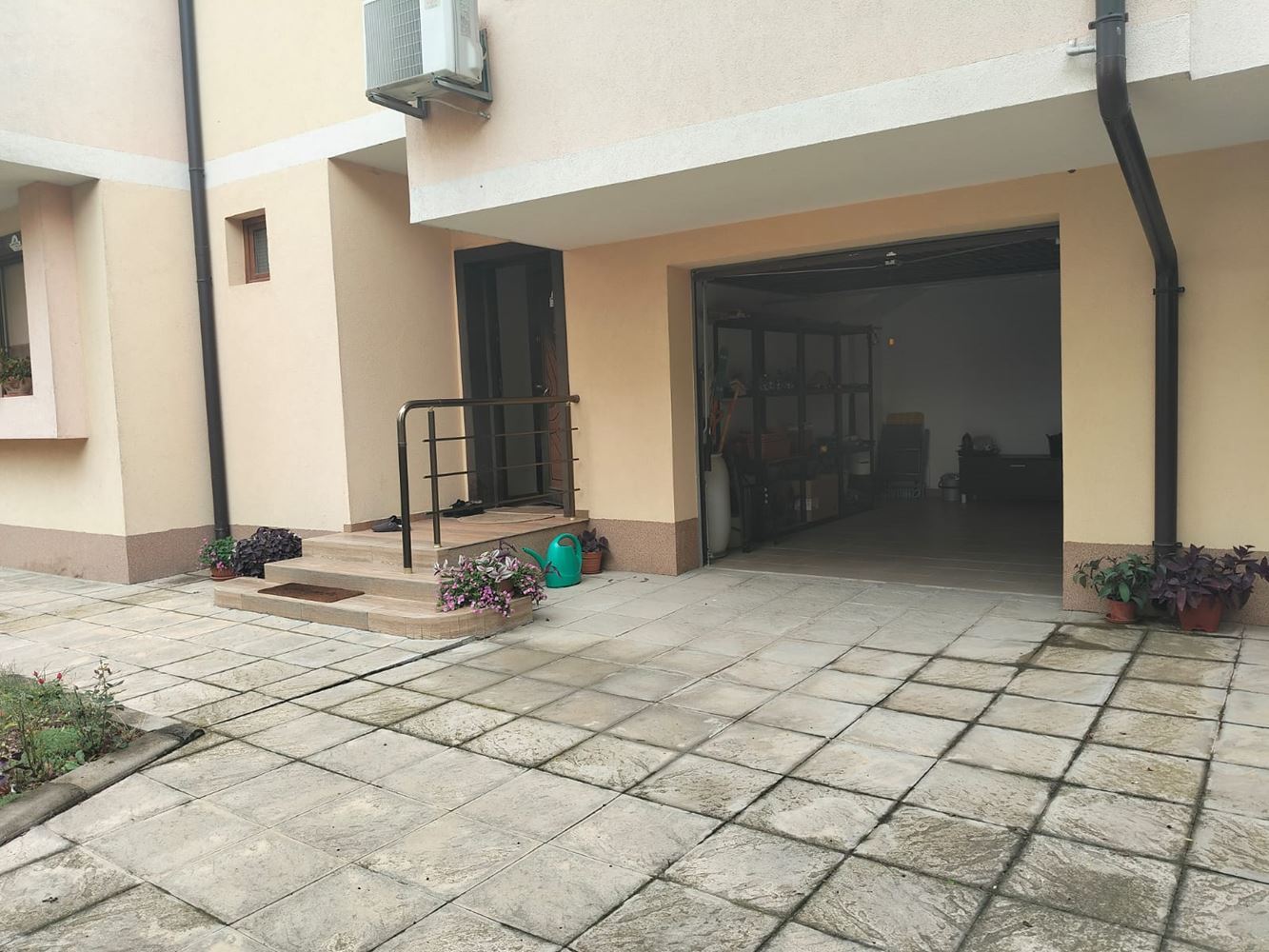 Geräumiges dreistöckiges Einfamilienhaus im Zentrum von Ravda – Komfort, Prestige und vollständige Unabhängigkeit