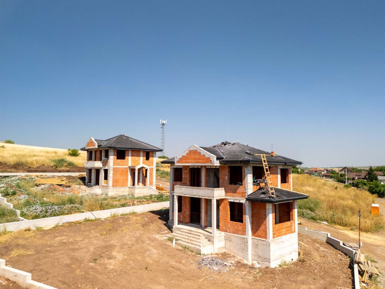 Neues Einfamilienhaus mit eigenem Garten, Stellplatz und ohne Instandhaltungsgebühr im Dorf Cherni Vrah
