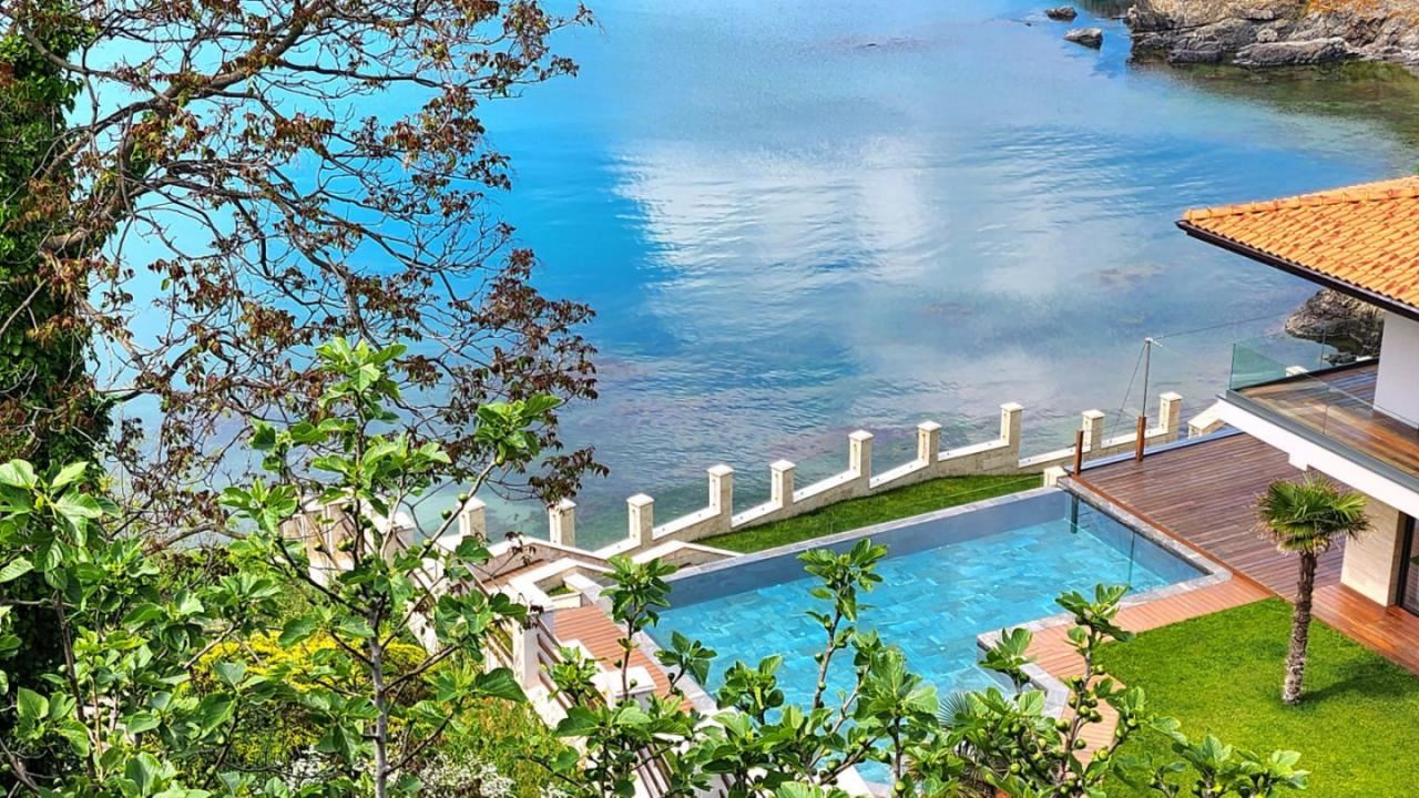 Wunderschönes dreistöckiges Haus in erster Meereslinie in Sosopol mit Panoramablick auf die Paradiesbucht
