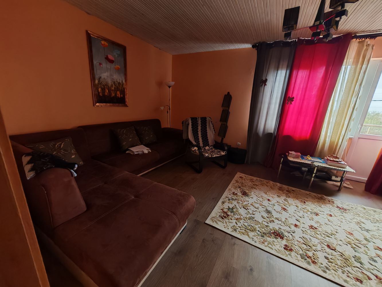 Freistehendes zweistöckiges Haus mit großem Garten und Weinberg im Dorf Poroy – Raum, Komfort und Ruhe