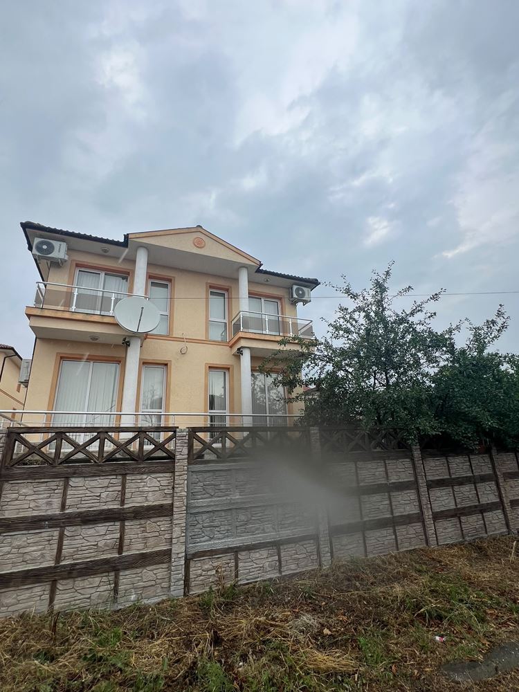 Freistehendes zweistöckiges Haus in Kableshkovo – vollständig möbliert und bezugsfertig