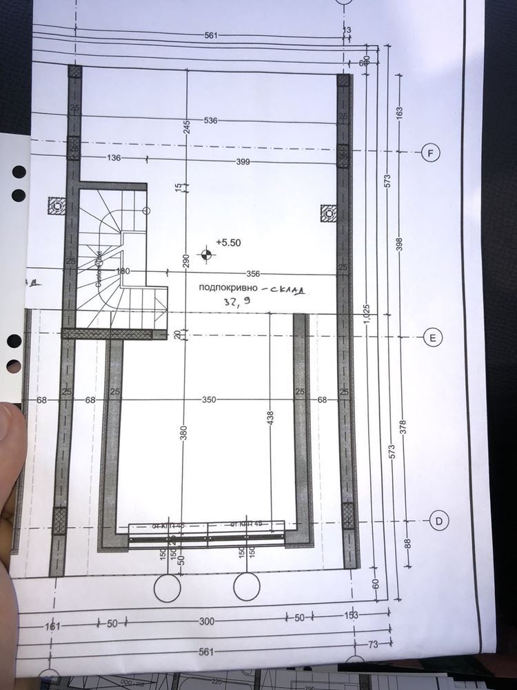 Dreistöckiges Reihenhaus in Banevo – moderne Bauweise, Hof und zwei Parkplätze