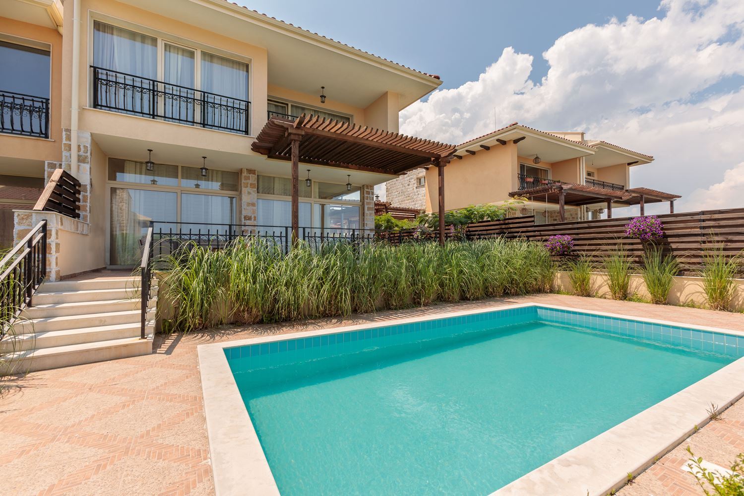 Prestige-Meereshäuschen mit Pool in Lozenets – Luxus, Ruhe und inspirierende Aussichten