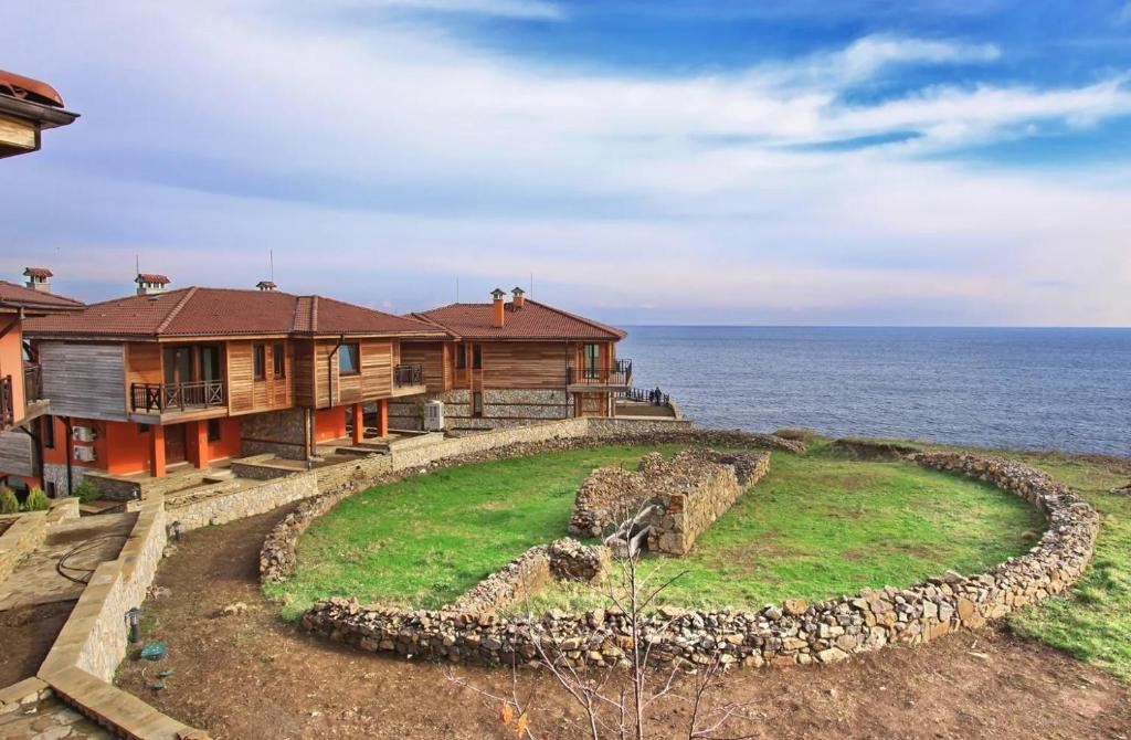 Elegantes Haus mit Meerpanorama im prestigeträchtigen Komplex Sozopolis in Sozopol – Luxus, Komfort und Investition in erster Meereslinie