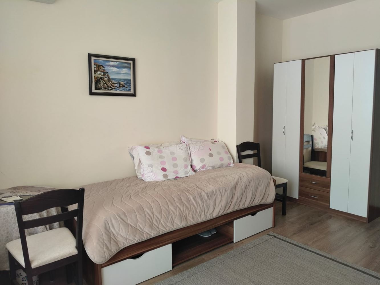 Geräumiges dreistöckiges Einfamilienhaus im Zentrum von Ravda – Komfort, Prestige und vollständige Unabhängigkeit