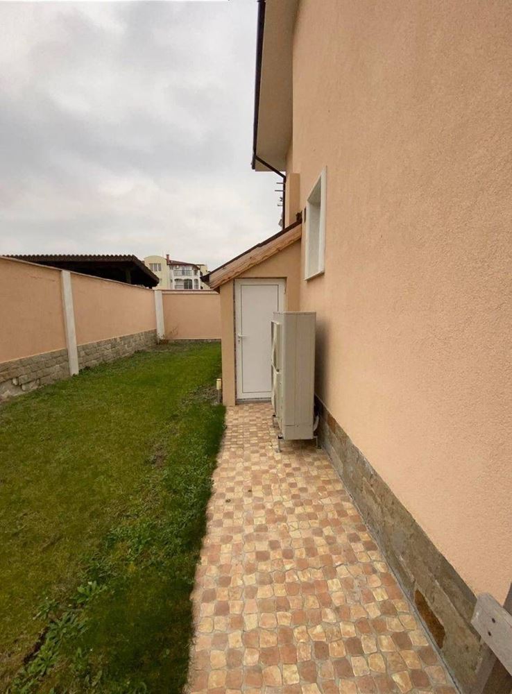 Modernes Haus im Zentrum von Ravda – luxuriöses bezugsfertiges Zuhause mit ausgezeichneter Lage und eigenem Grundstück
