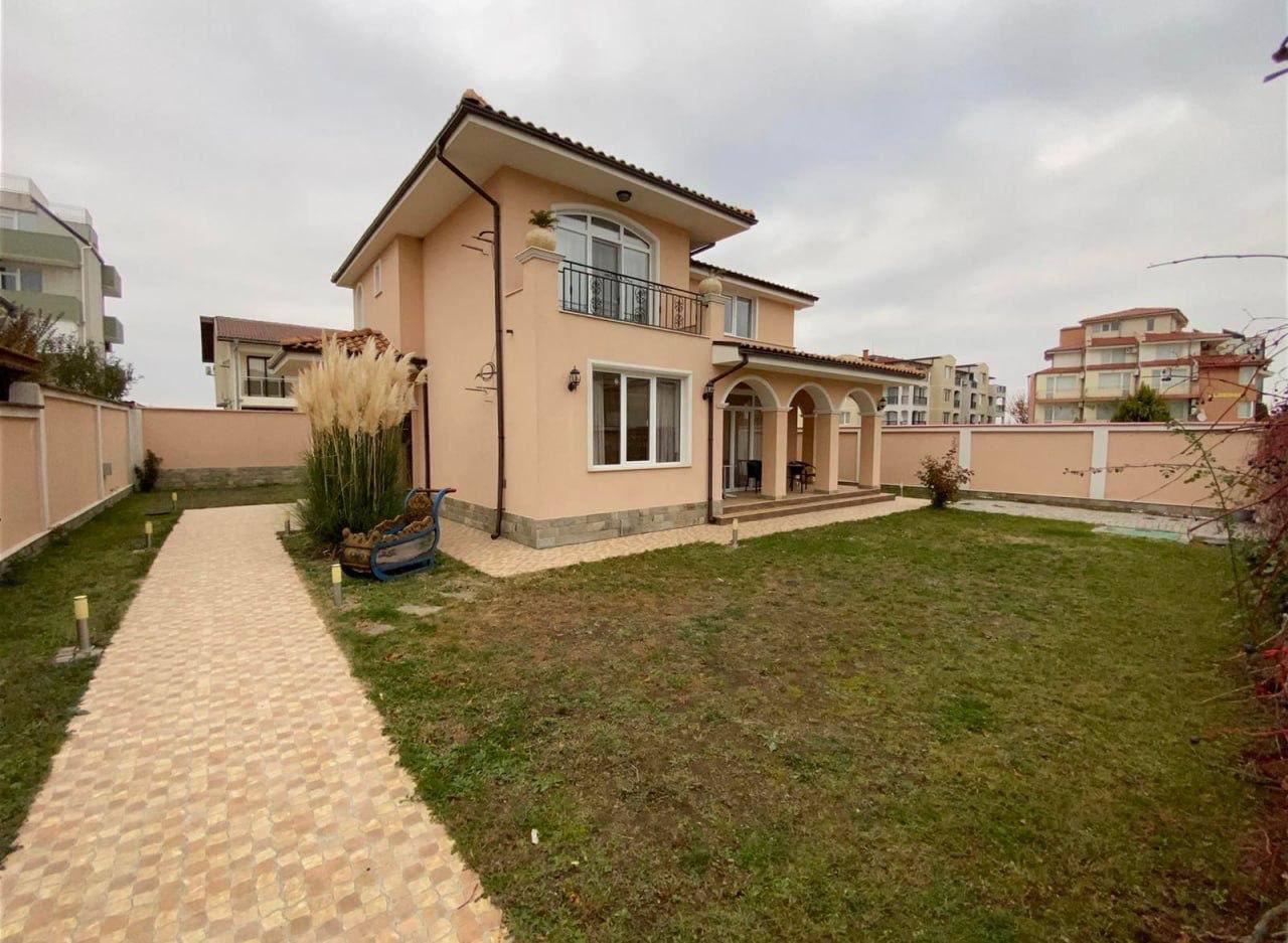 Modernes Haus im Zentrum von Ravda – luxuriöses bezugsfertiges Zuhause mit ausgezeichneter Lage und eigenem Grundstück