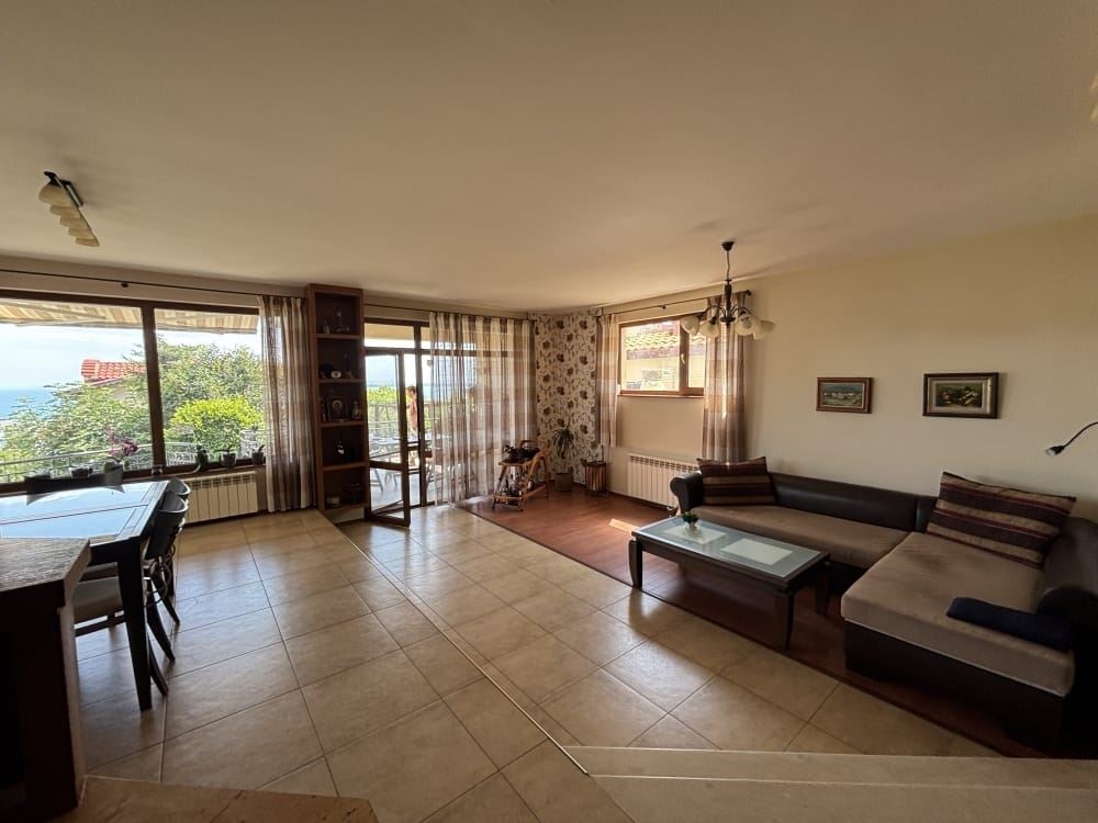 Freistehendes Haus mit Panoramablick auf das Meer und eigenem Garten in Sveti Vlas