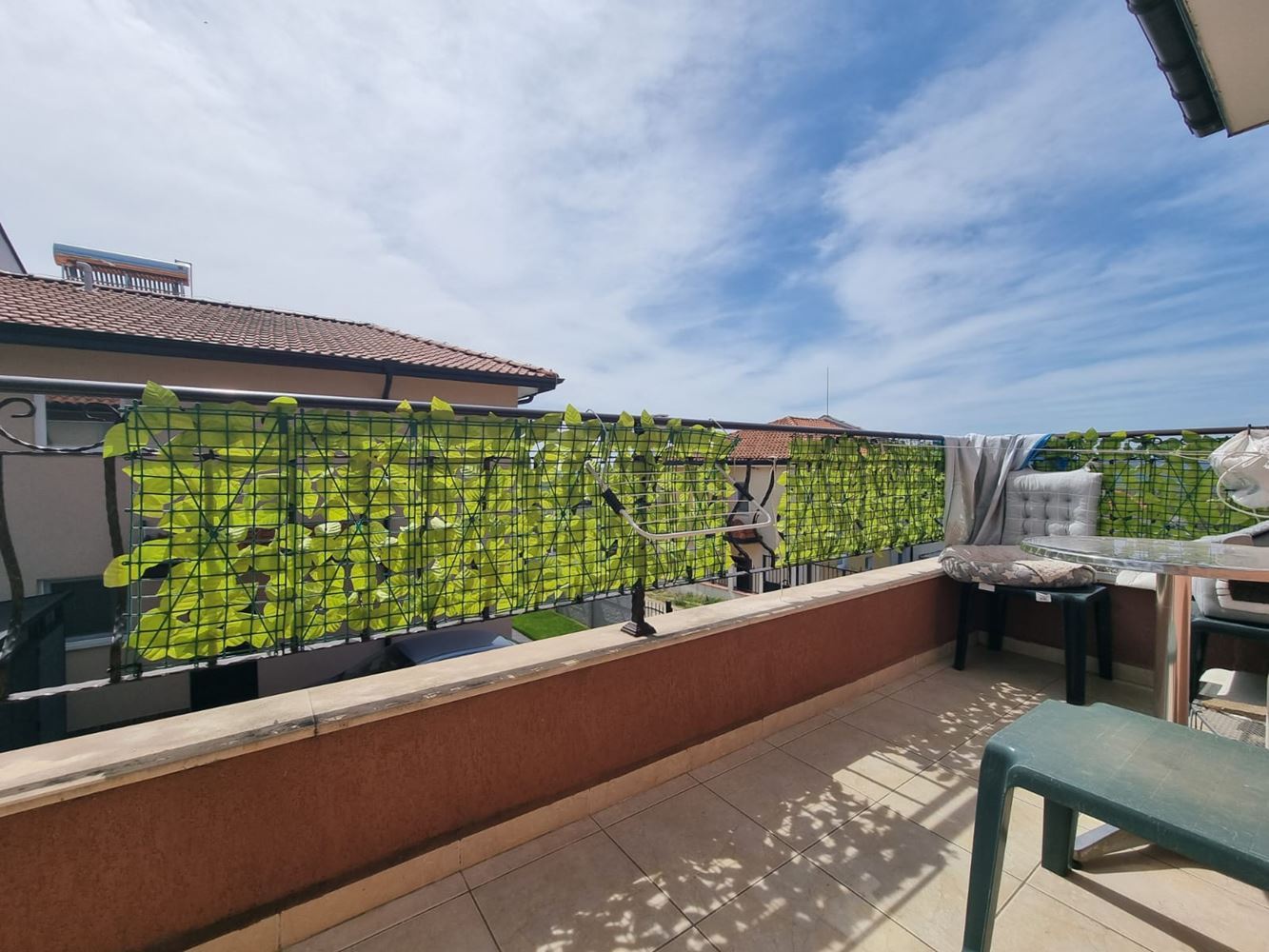 Wunderschönes zweistöckiges Haus mit Garten, Garage und moderner Heizung in Kosharitsa